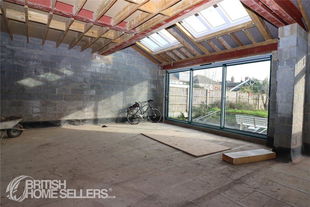 Property photo 2 of 17 Picture No. 04