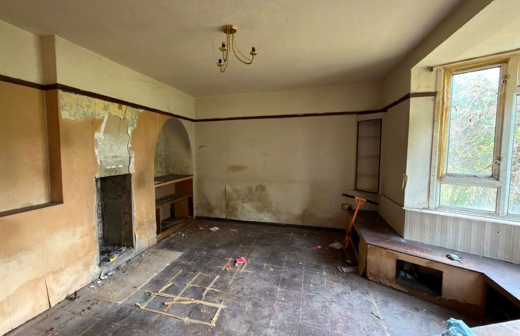 Property photo 2 of 25