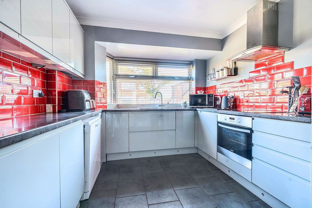 Property photo 2 of 12 Kitchen