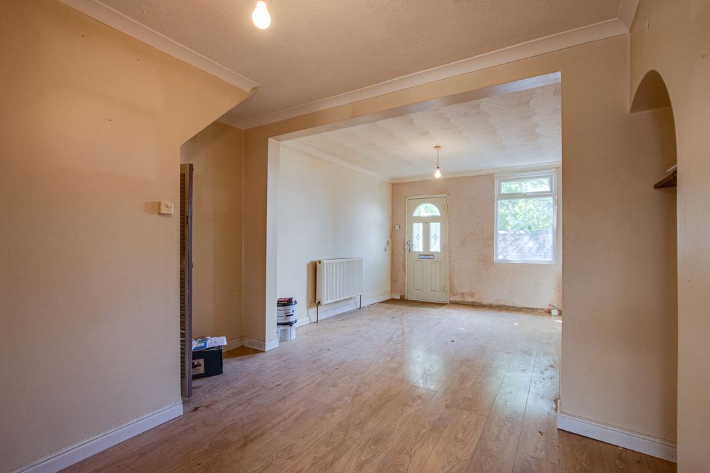 Property photo 3 of 11 Gallery