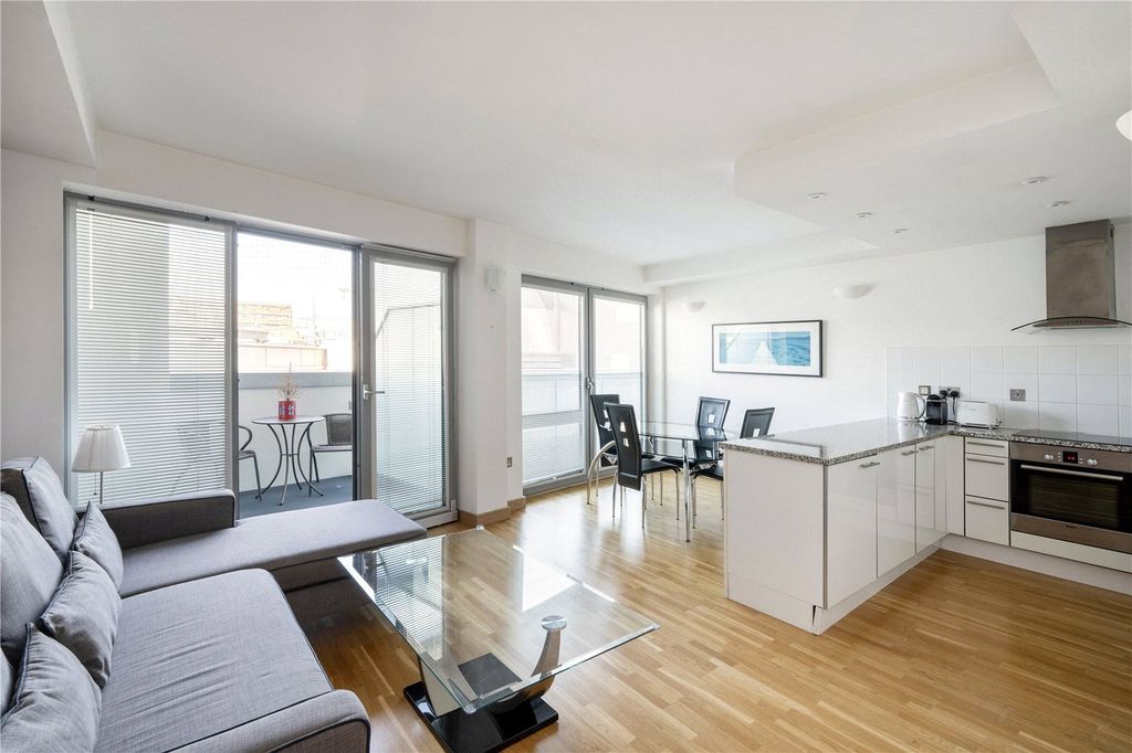 Property photo 2 of 17 Picture No. 14