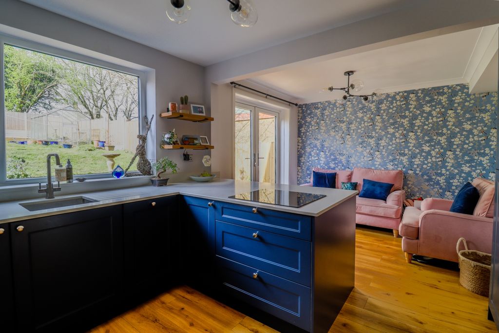 Property photo 2 of 11 Kitchen