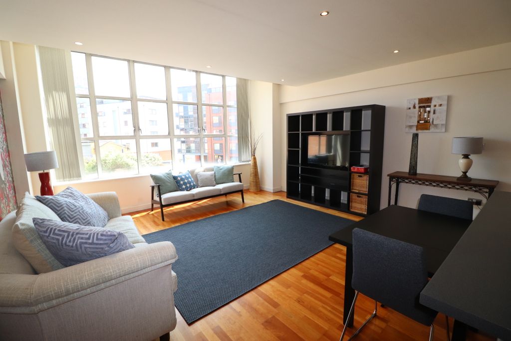 Property photo 1 of 13 Photo 01