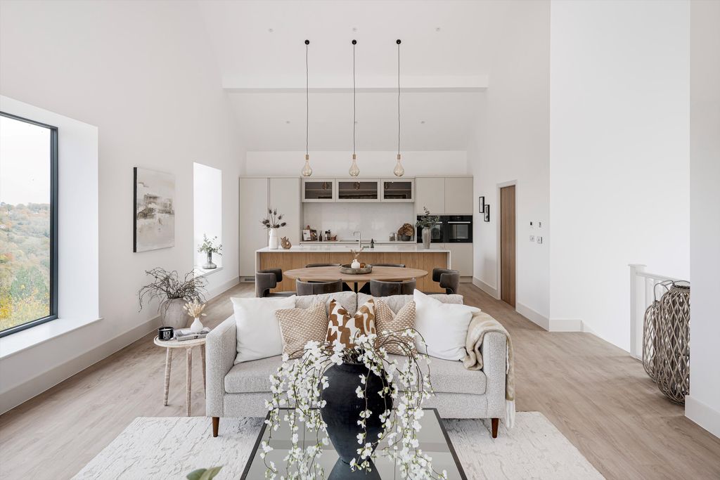 Property photo 1 of 18 Image