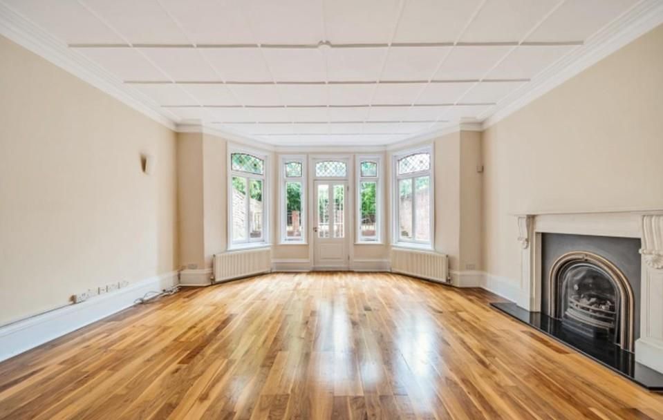 Property photo 2 of 8 Reception