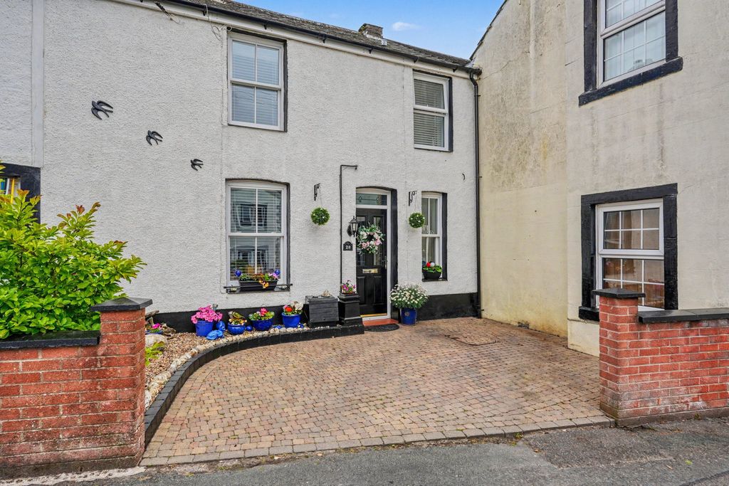 Property photo 1 of 42