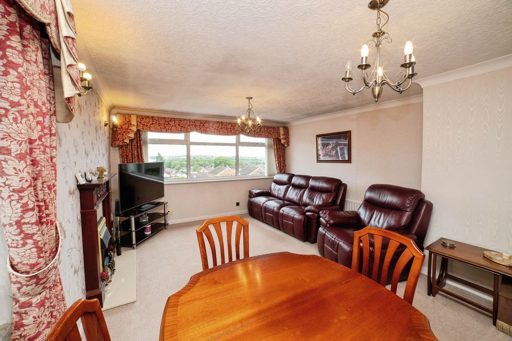 Property photo 3 of 22 Lounge Dining Room