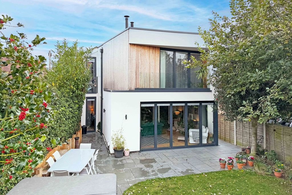 Property photo 1 of 30