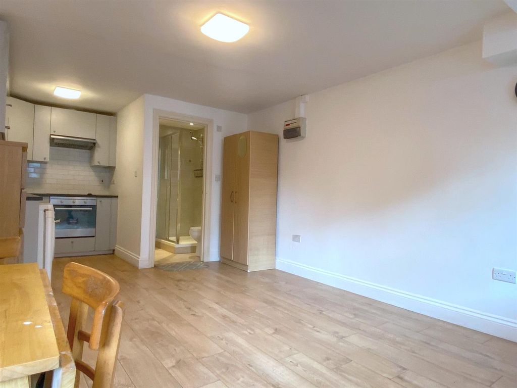 Property photo 3 of 5 Wardrobe_Lightened.Jpg