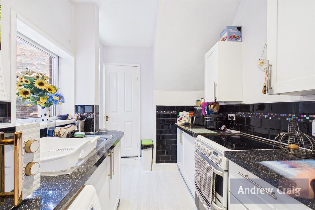 Property photo 2 of 11 Kitchen