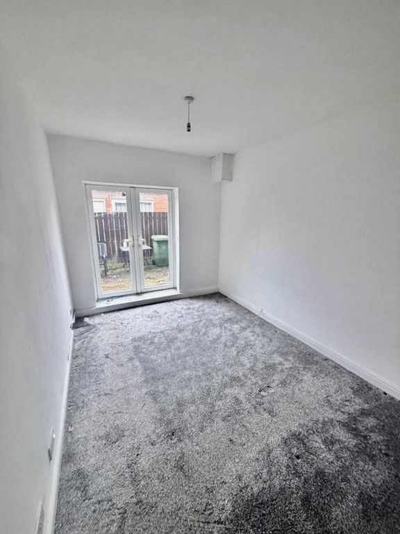 Property photo 2 of 7 Bedroom