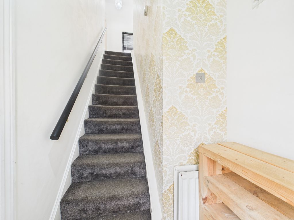 Property photo 2 of 25