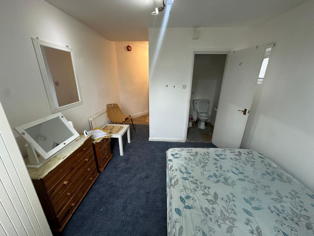 Property photo 2 of 7 Img-20251023-Wa0006