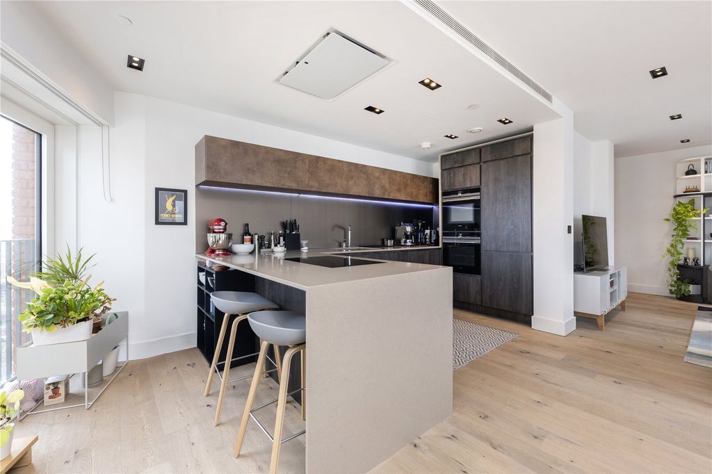 Property photo 3 of 12 Kitchen