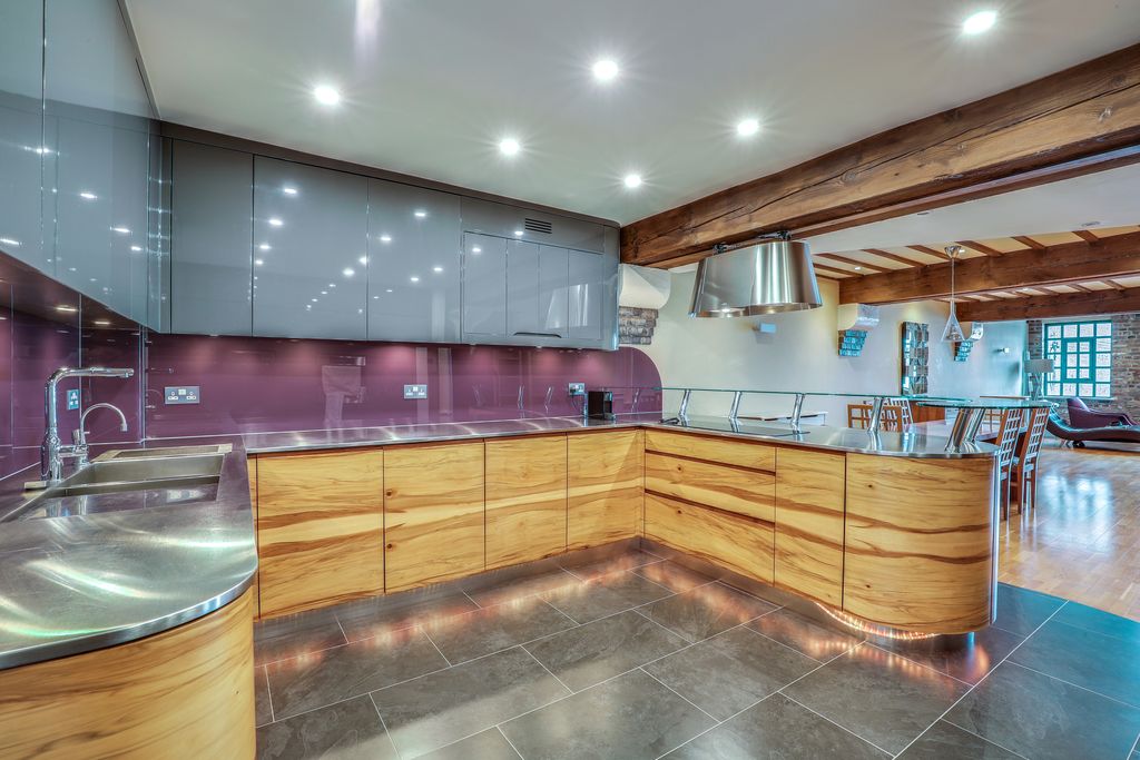 Property photo 3 of 18