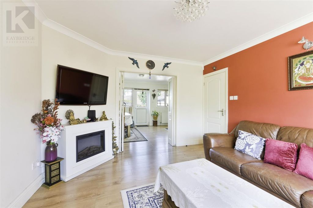 Property photo 3 of 15 Kingston Road