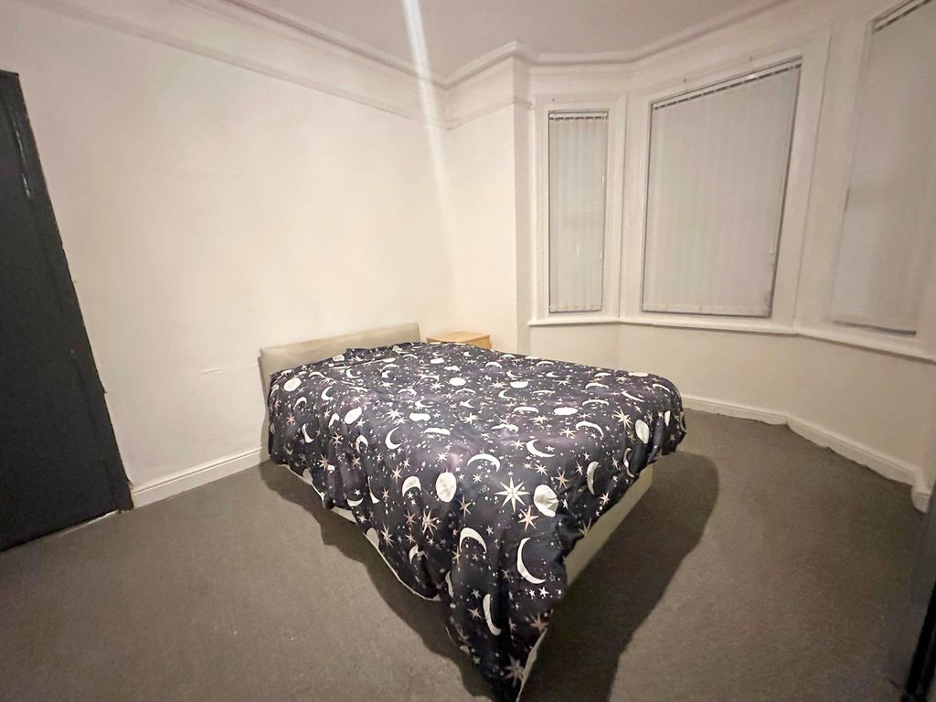 Property photo 3 of 8 1