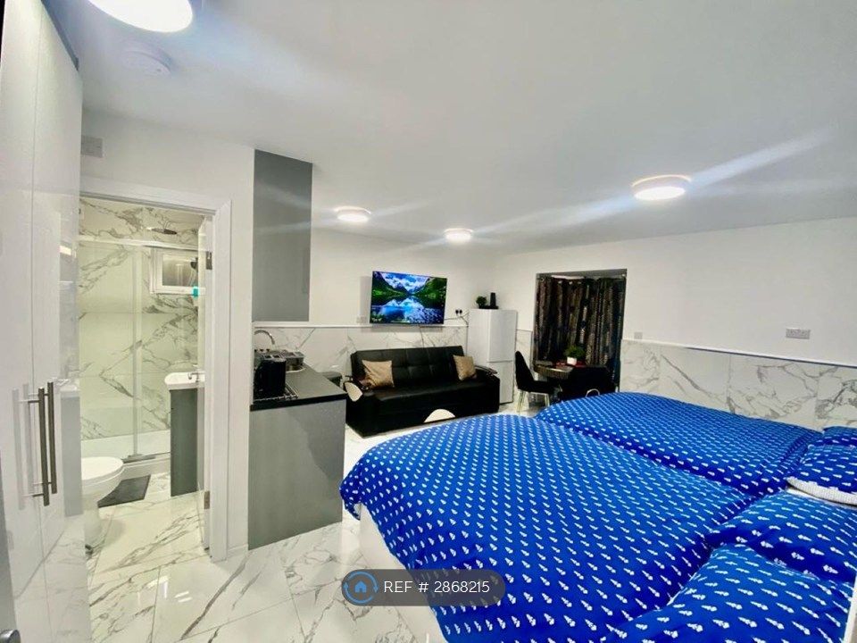 Property photo 1 of 28