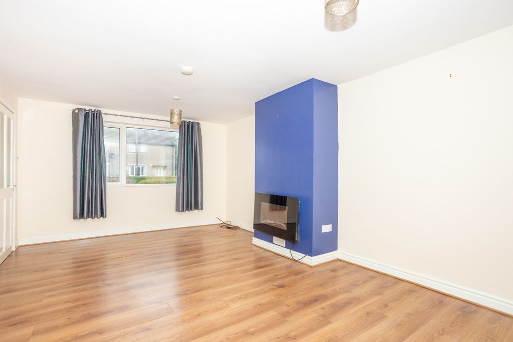 Property photo 2 of 24 Living Room