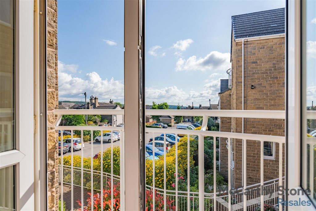 Property photo 3 of 14 8655093-Interior03.Jpg