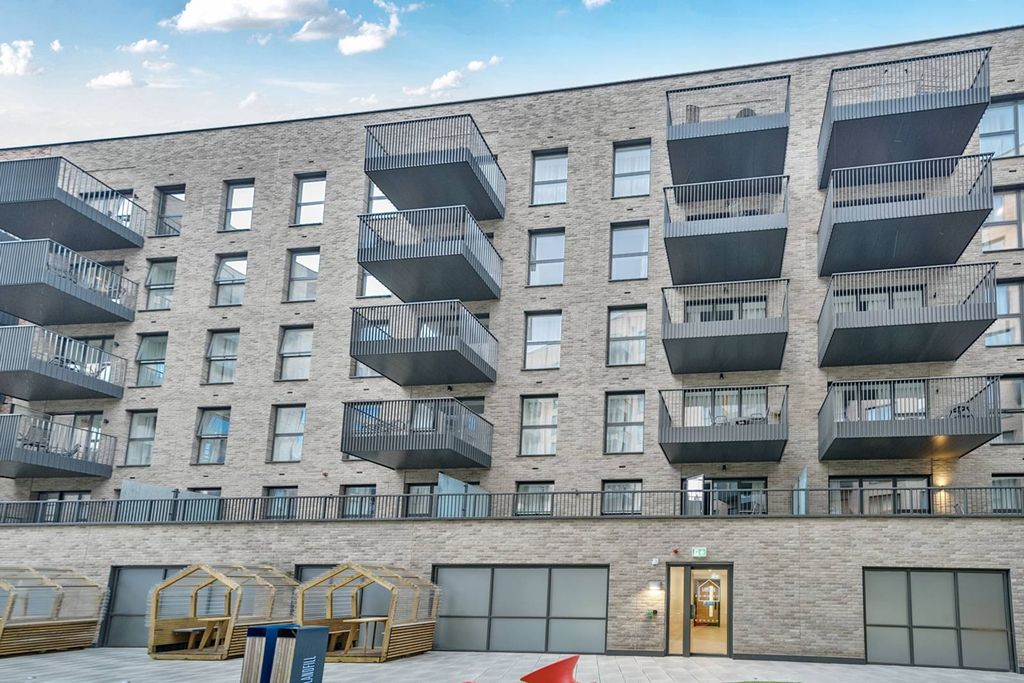 Property photo 2 of 26