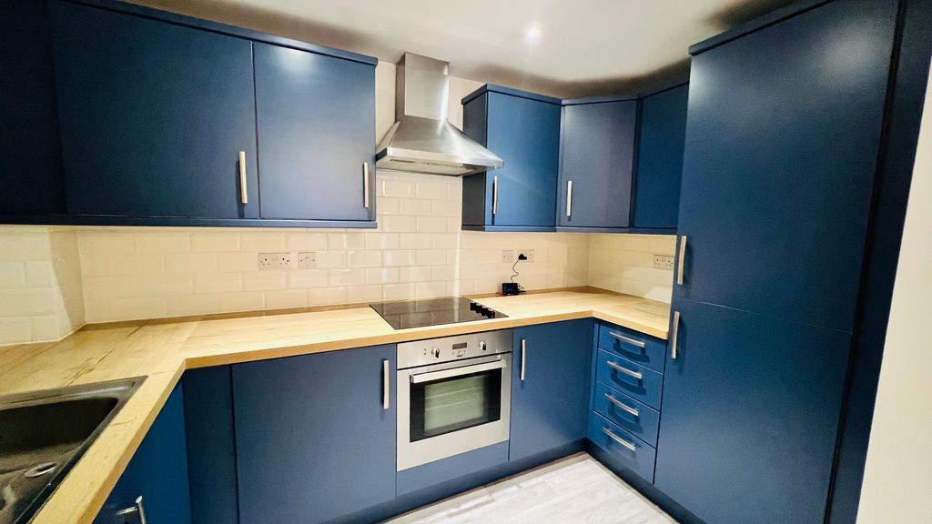 Property photo 3 of 11 Kitchen