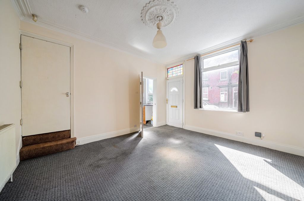 Property photo 3 of 21 1487779-15-6A500d...