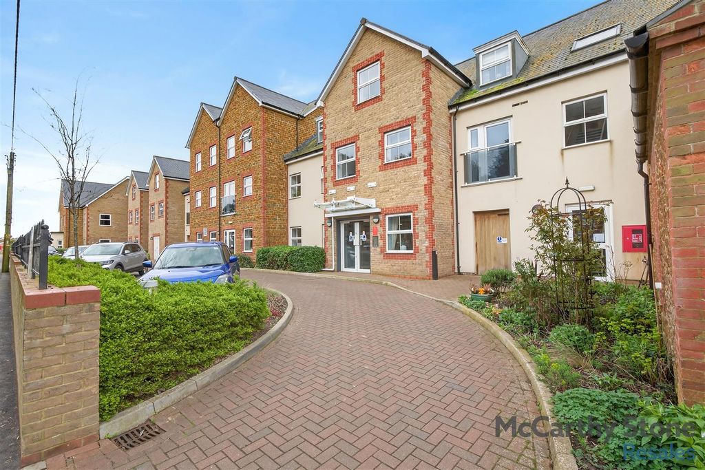 Property photo 1 of 22 8685658-Exterior08.Jpg