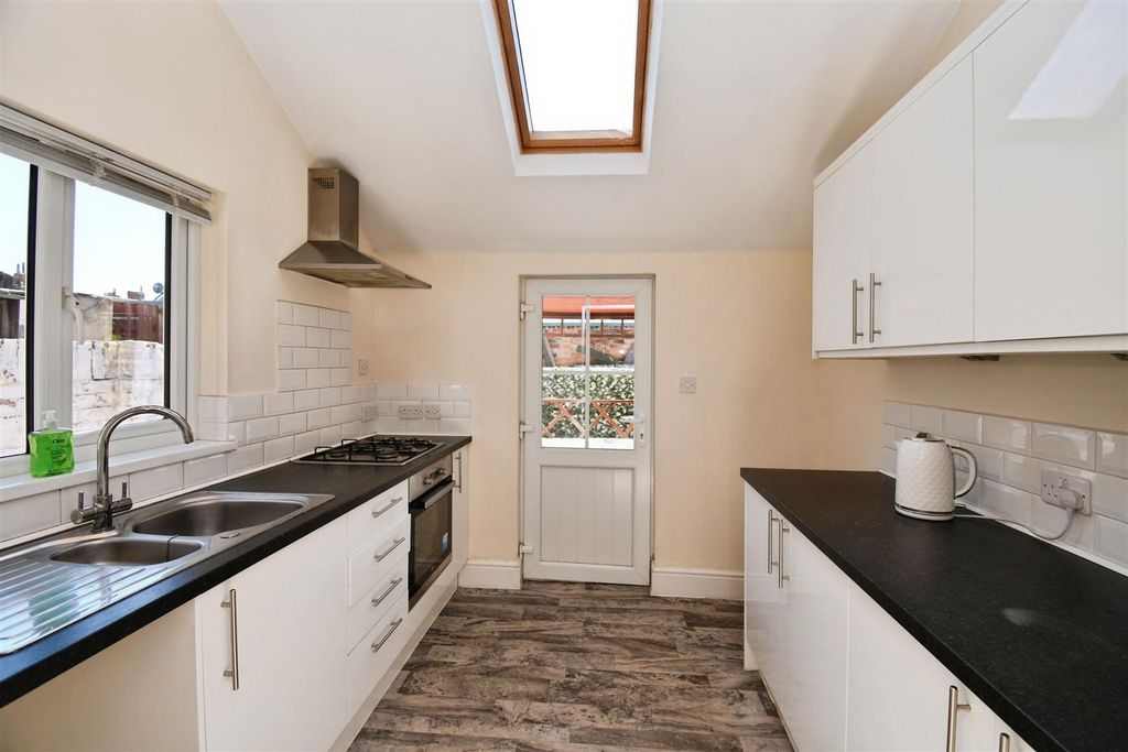 Property photo 3 of 15 Kitchen