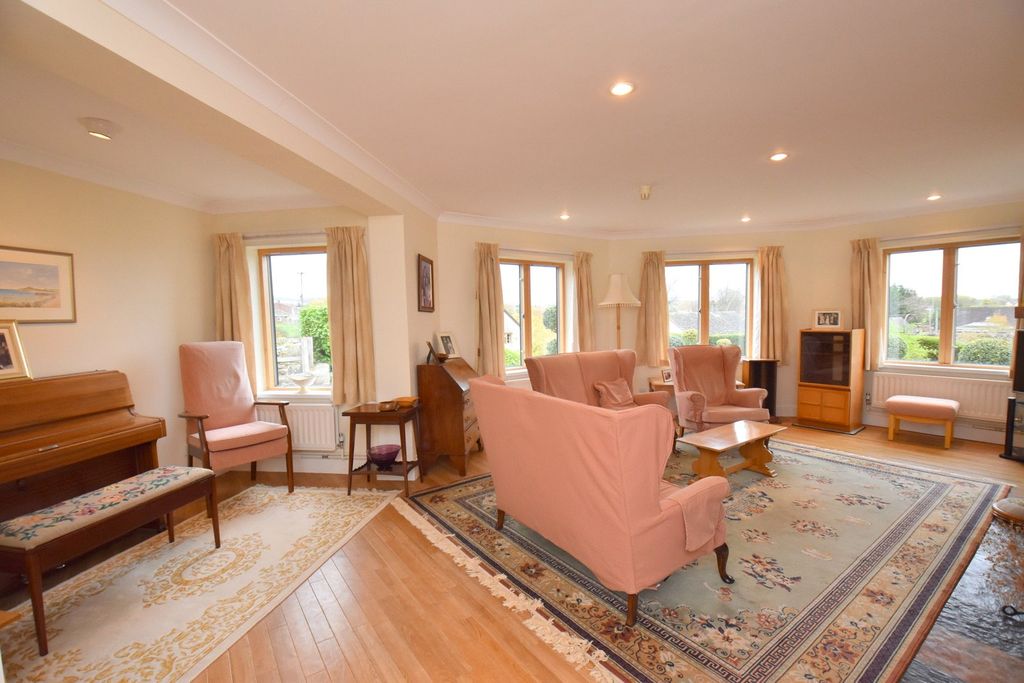 Property photo 2 of 21 Picture No. 02