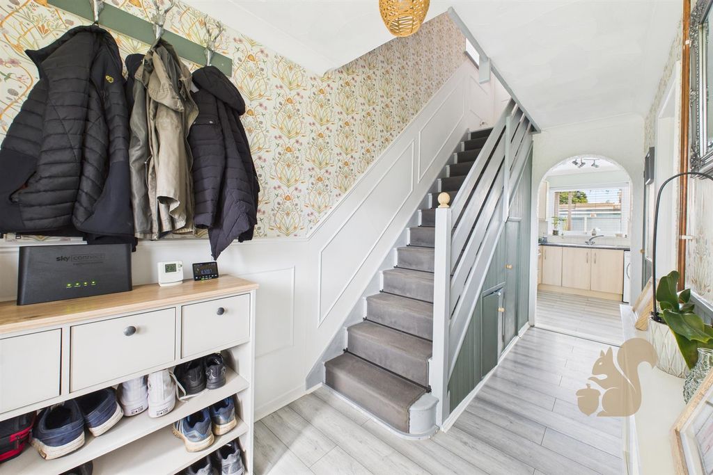 Property photo 2 of 17 Entrance Hall