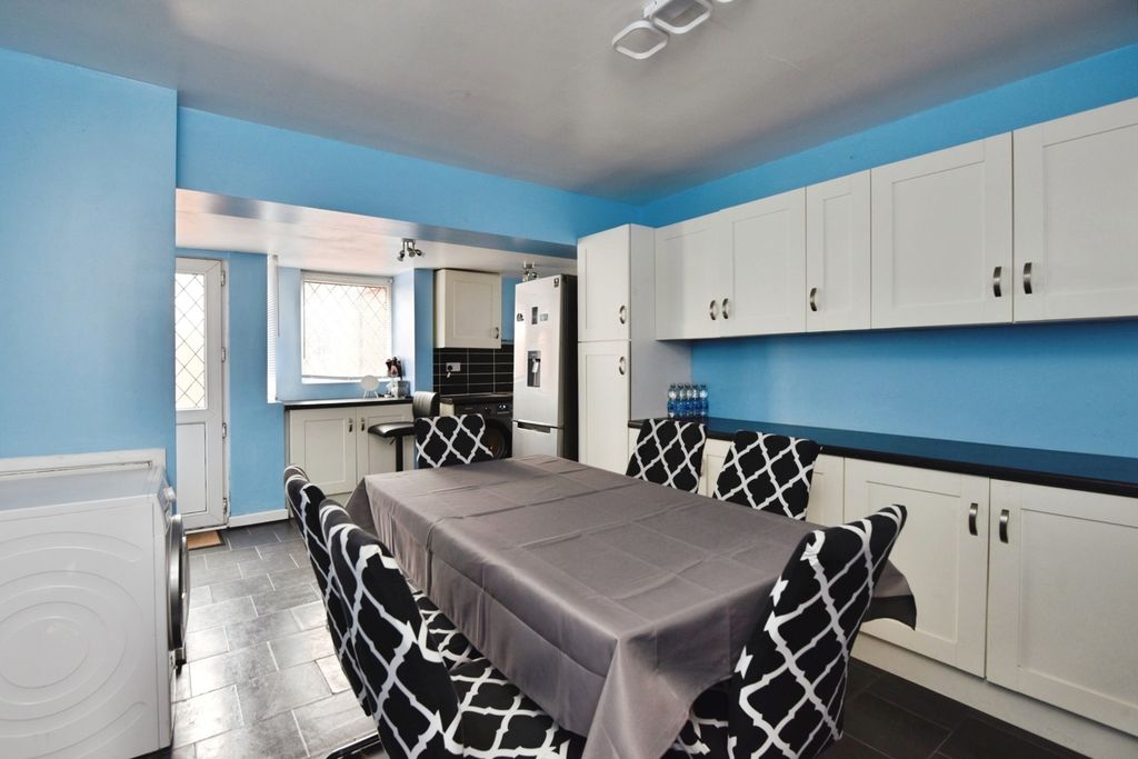 Property photo 2 of 17 Photo