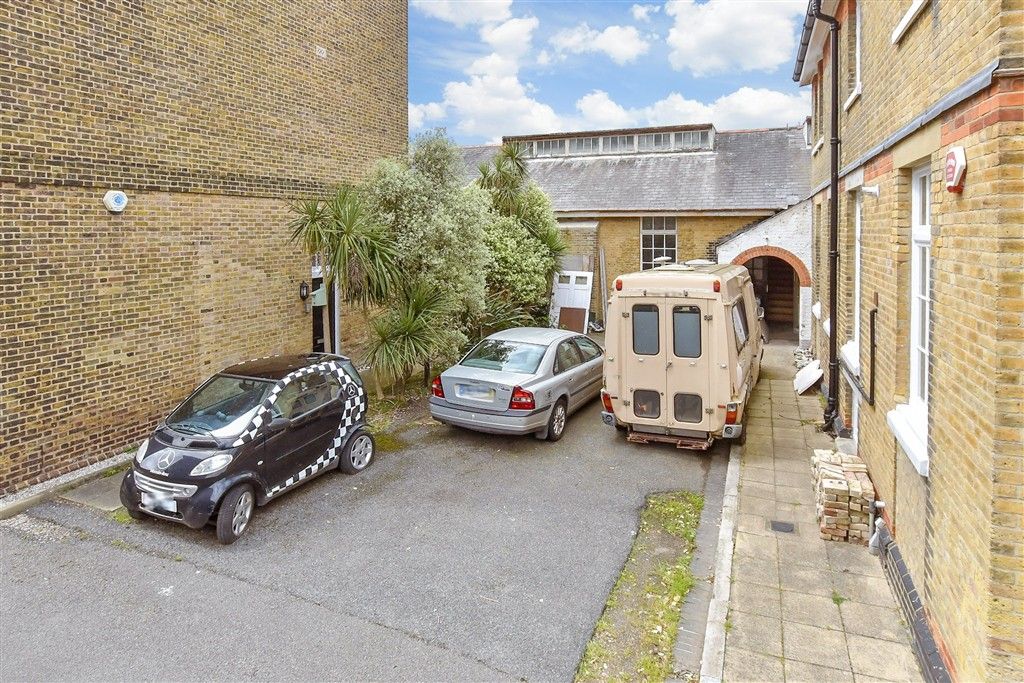 Property photo 1 of 11 Driveway/Parking 2