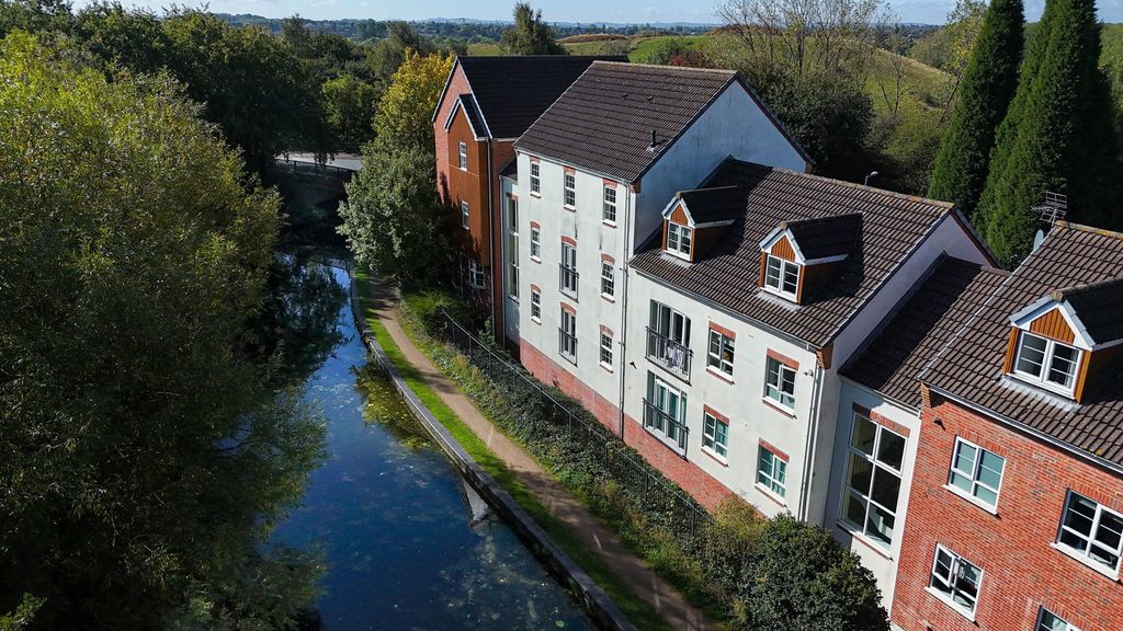 Property photo 2 of 22