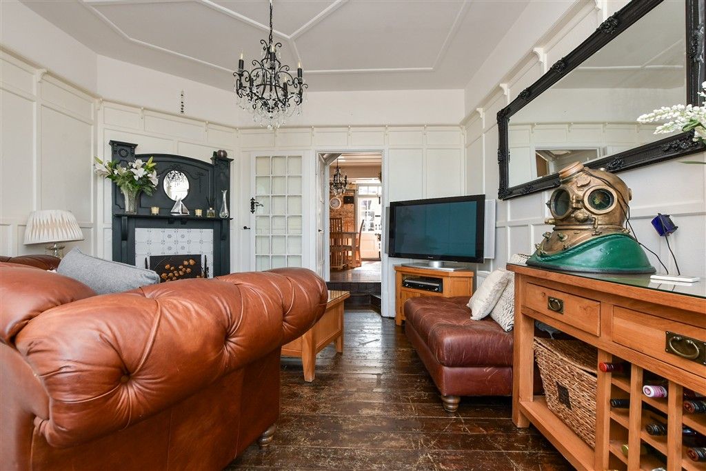 Property photo 3 of 14 Lounge