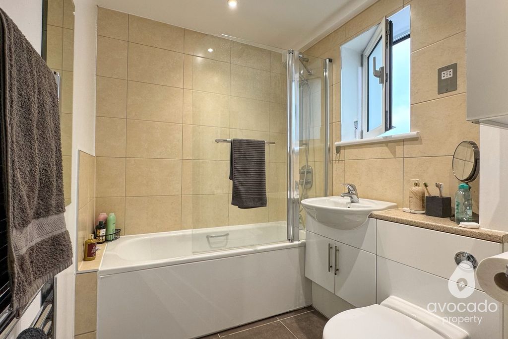 Property photo 2 of 9 4843894