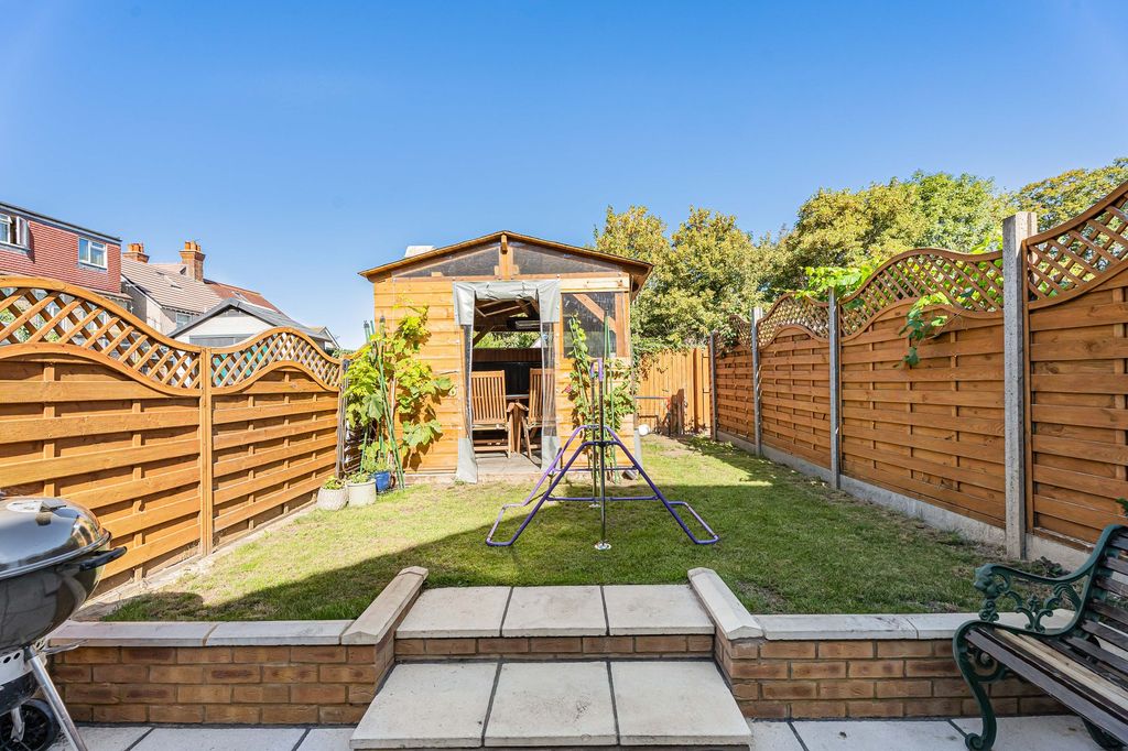 Property photo 2 of 32