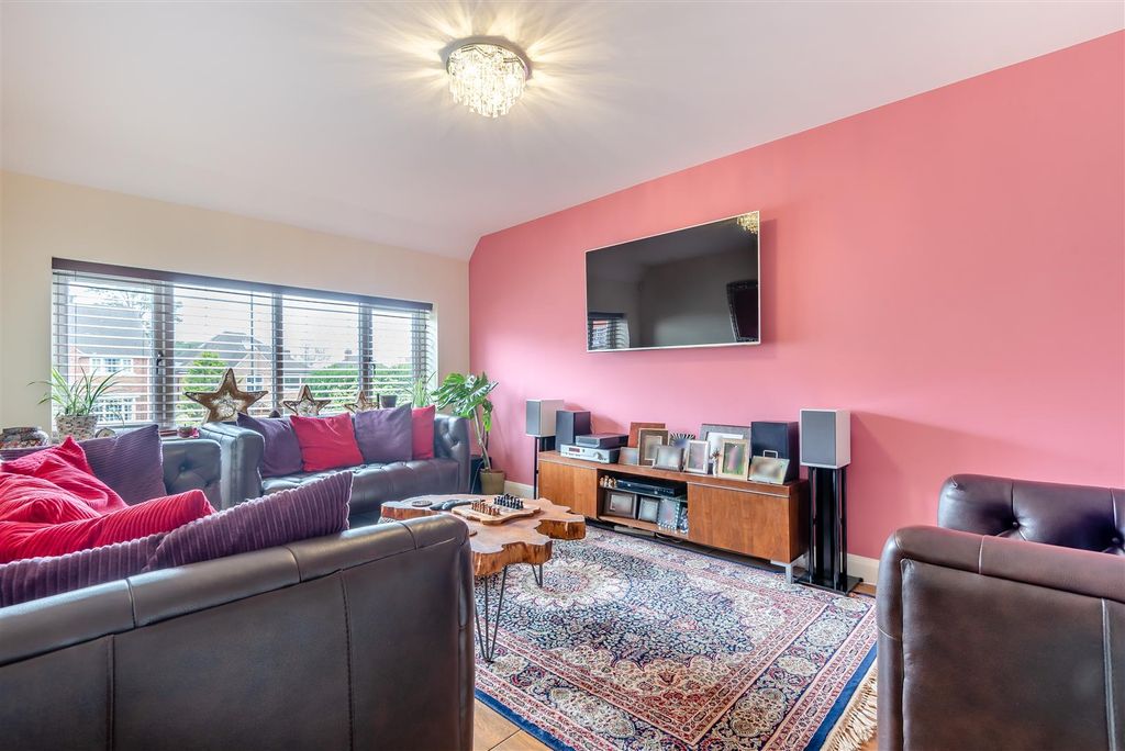 Property photo 2 of 23 8596089-Interior02.Jpg