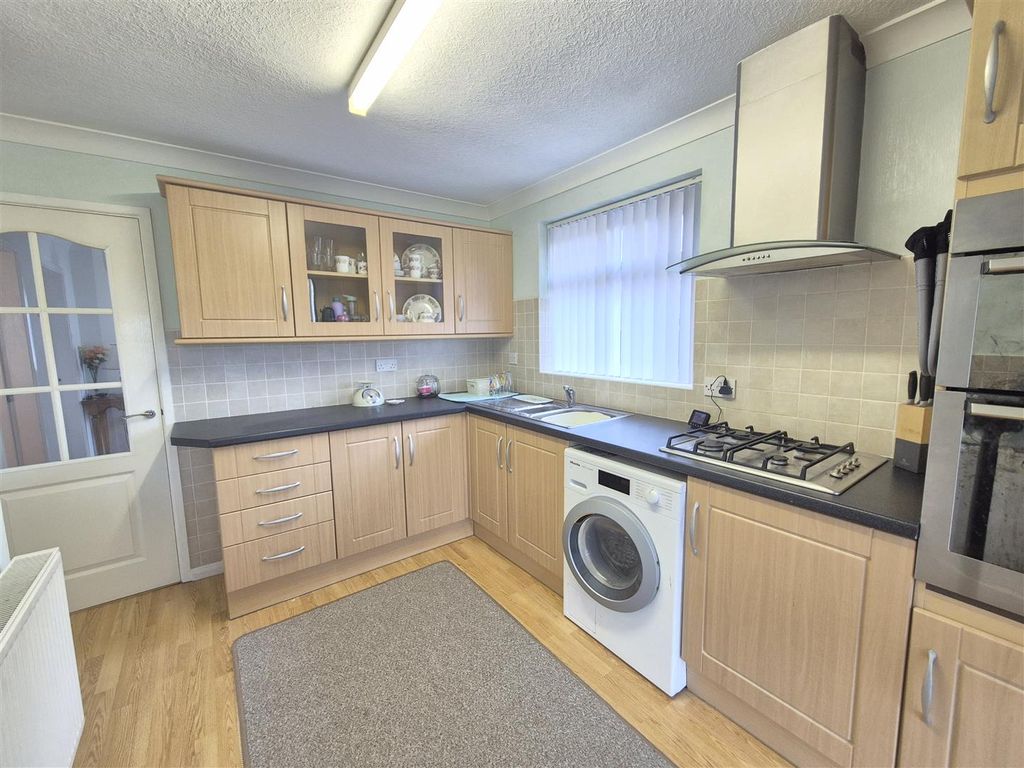 Property photo 3 of 15 Kitchen/Diner