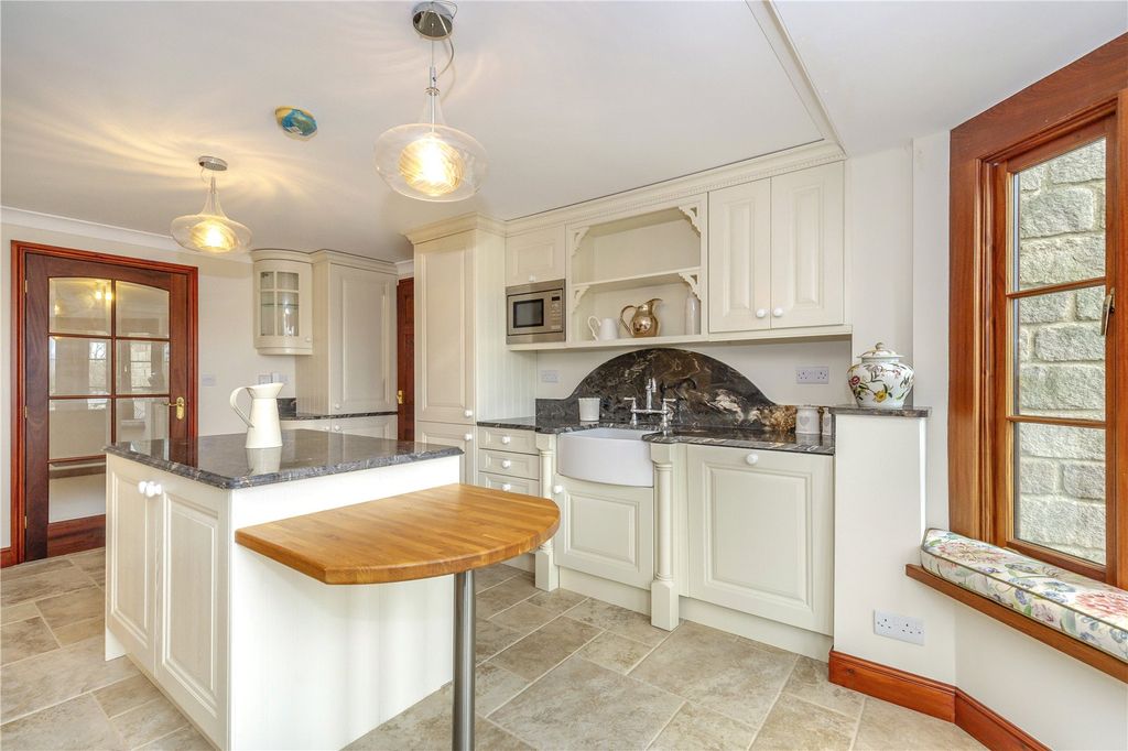 Property photo 3 of 23 Kitchen