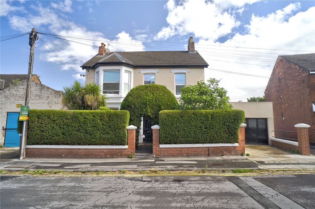 Property photo 1 of 19 Picture No. 15