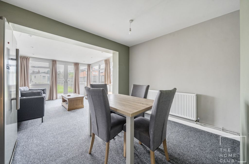 Property photo 2 of 10 1d91F2Af-E228-4888-9934-85F4E8Ca2B7c