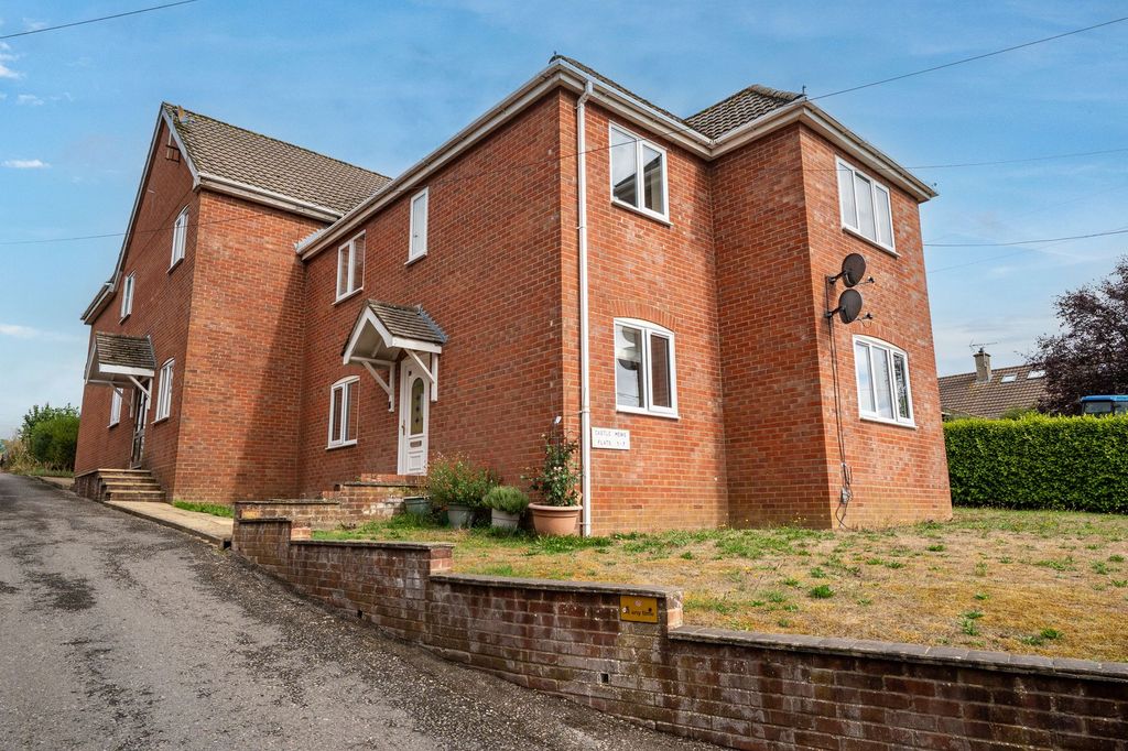Property photo 1 of 22 Property Frontage And Communal Access