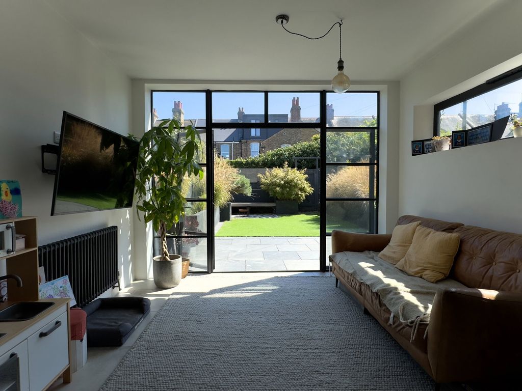 Property photo 2 of 34