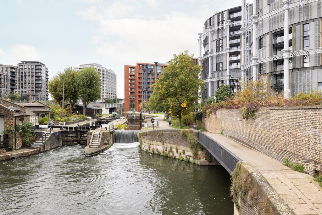 Property photo 3 of 32 Image