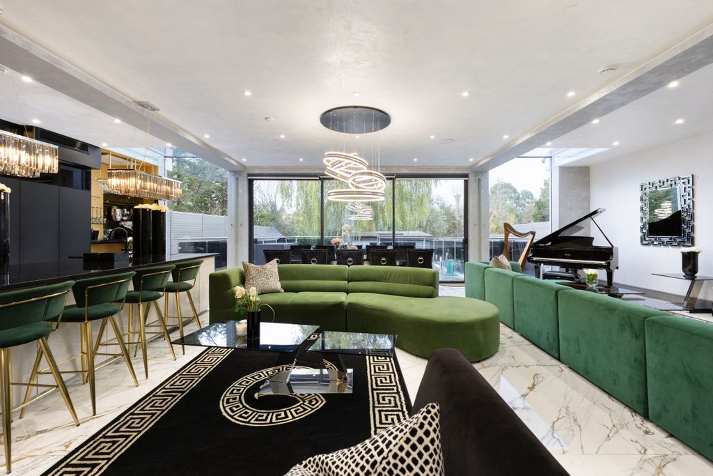 Additional image 4 of 5 bed detached house to rentWaggon Road, Barnet EN4