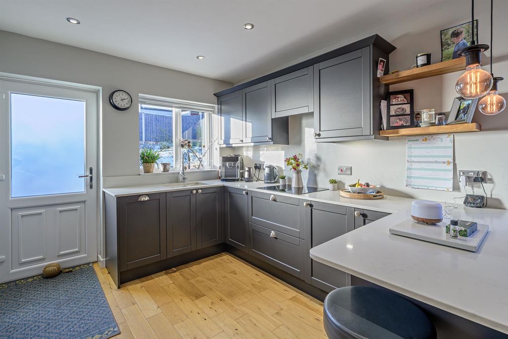 Property photo 3 of 25