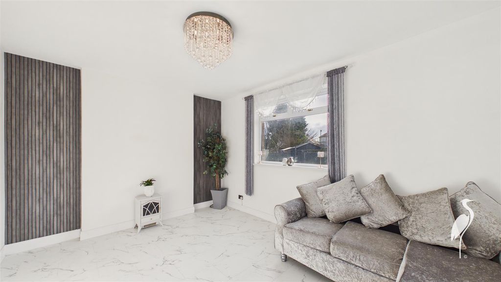 Property photo 2 of 16 Lounge