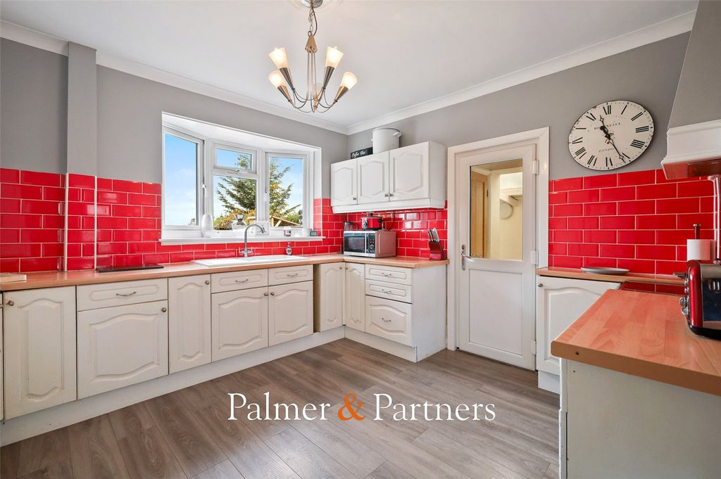 Property photo 2 of 32 Picture No. 23