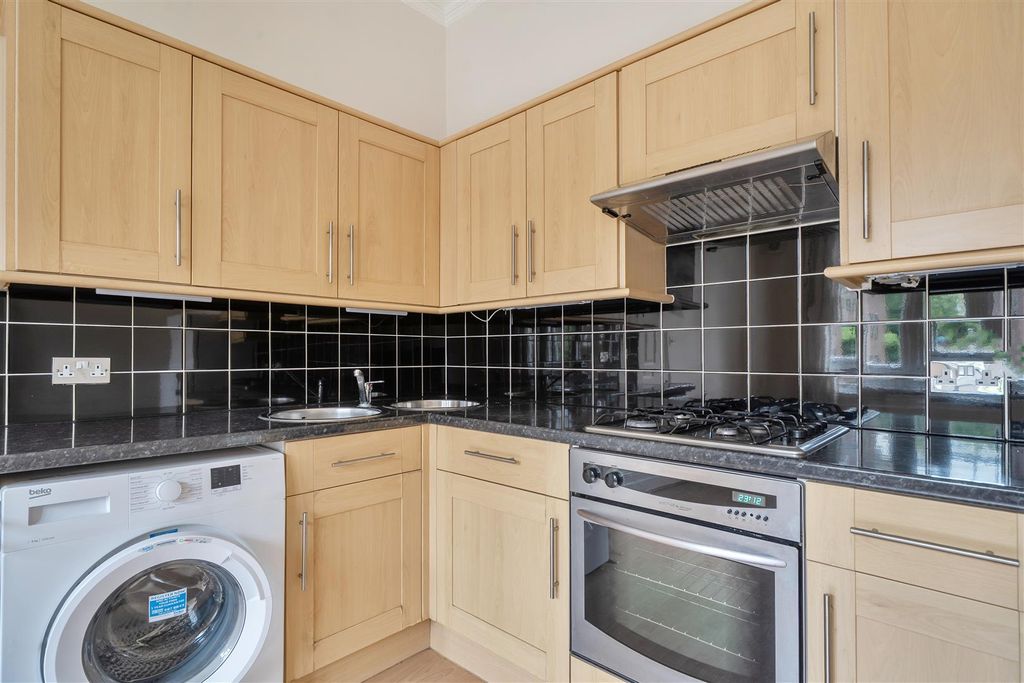 Property photo 3 of 11 1479351-20-6A2Acf04c62B8.Jpg
